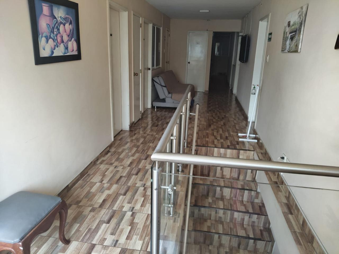 Pasillo y pasillos del Hostal Avanza